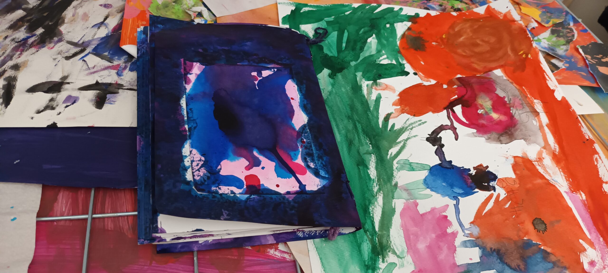 Beispielbild selbstgemalte Buchcover mit Aquarell-/Wasserfarben