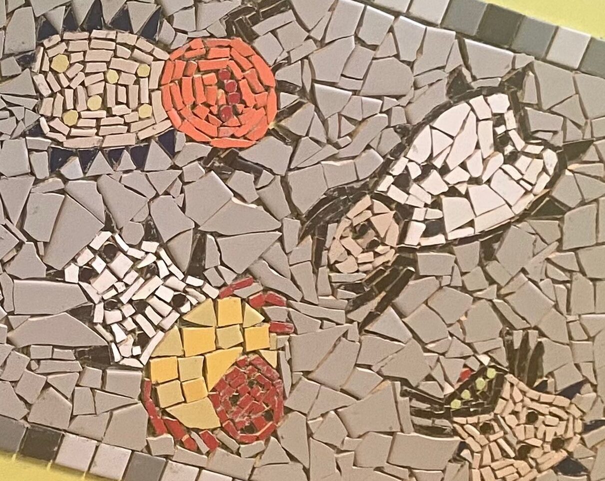 Funkelnde Insekten aus Mosaik